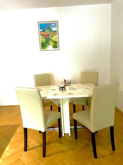 2,5 Izbovy Apartman V Ruzinove S Parkovanim Zdarma Bratislava Exterior photo